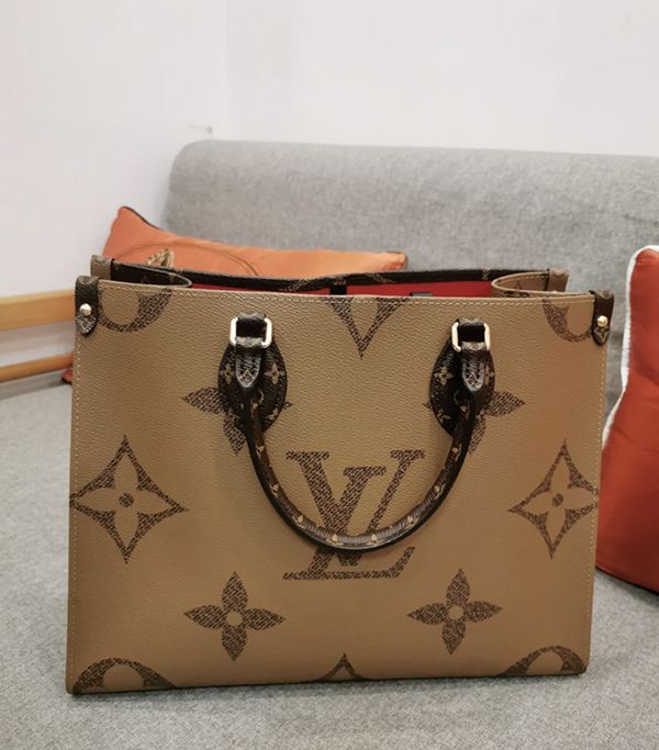 働く女性にぴったり♡ルイヴィトン オンザゴー MM リバース トートバッグ 偽物 M45321