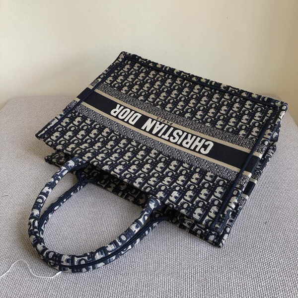 新作 ディオール コピー ブックトート 大きい41.5cm 重ね刺繍 ロゴ入 9091601 VERY雑誌付録！滝沢眞規子さん愛用