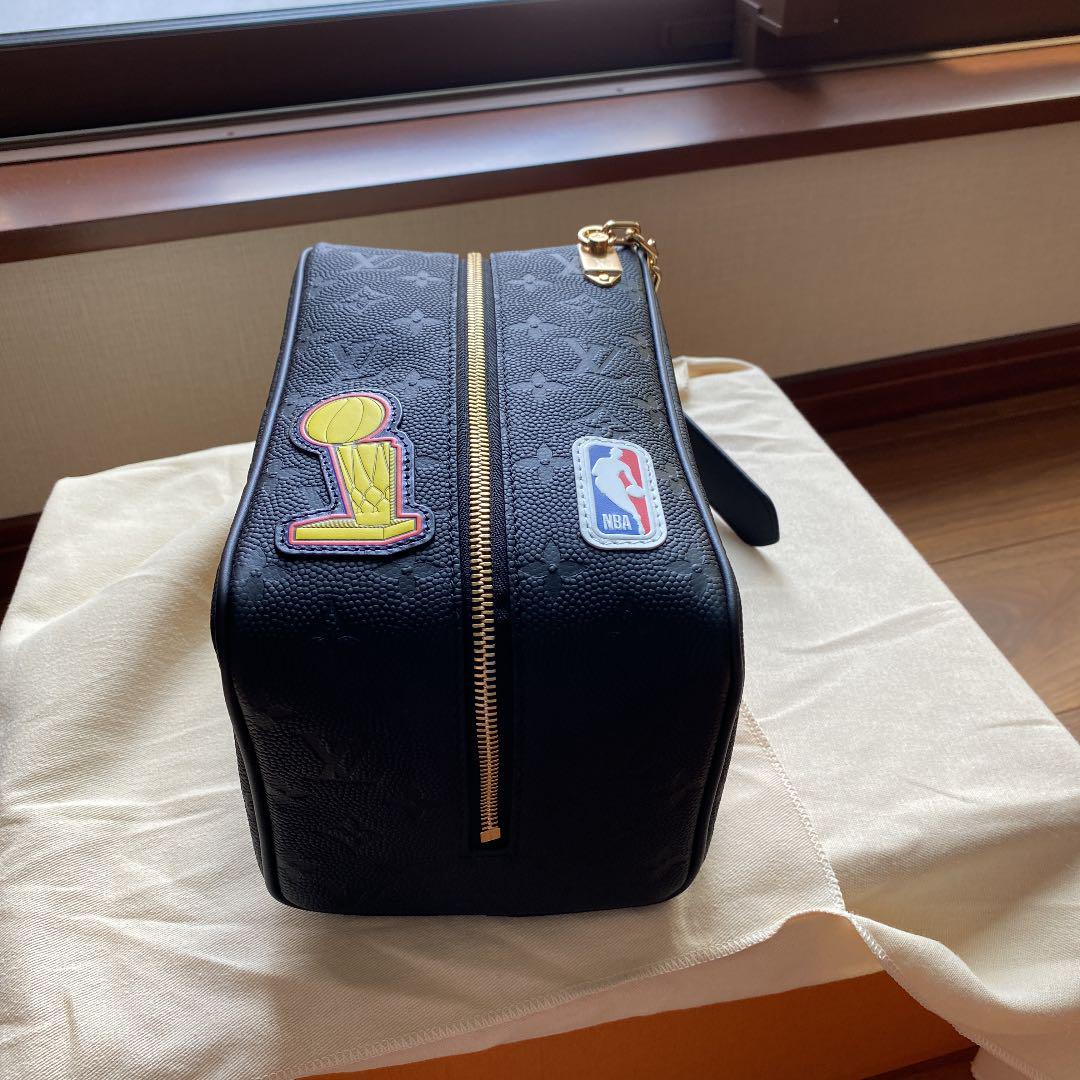 【ルイヴィトン バッグ 偽物】 NBA コラボ クロークルーム ドロップキット M58515