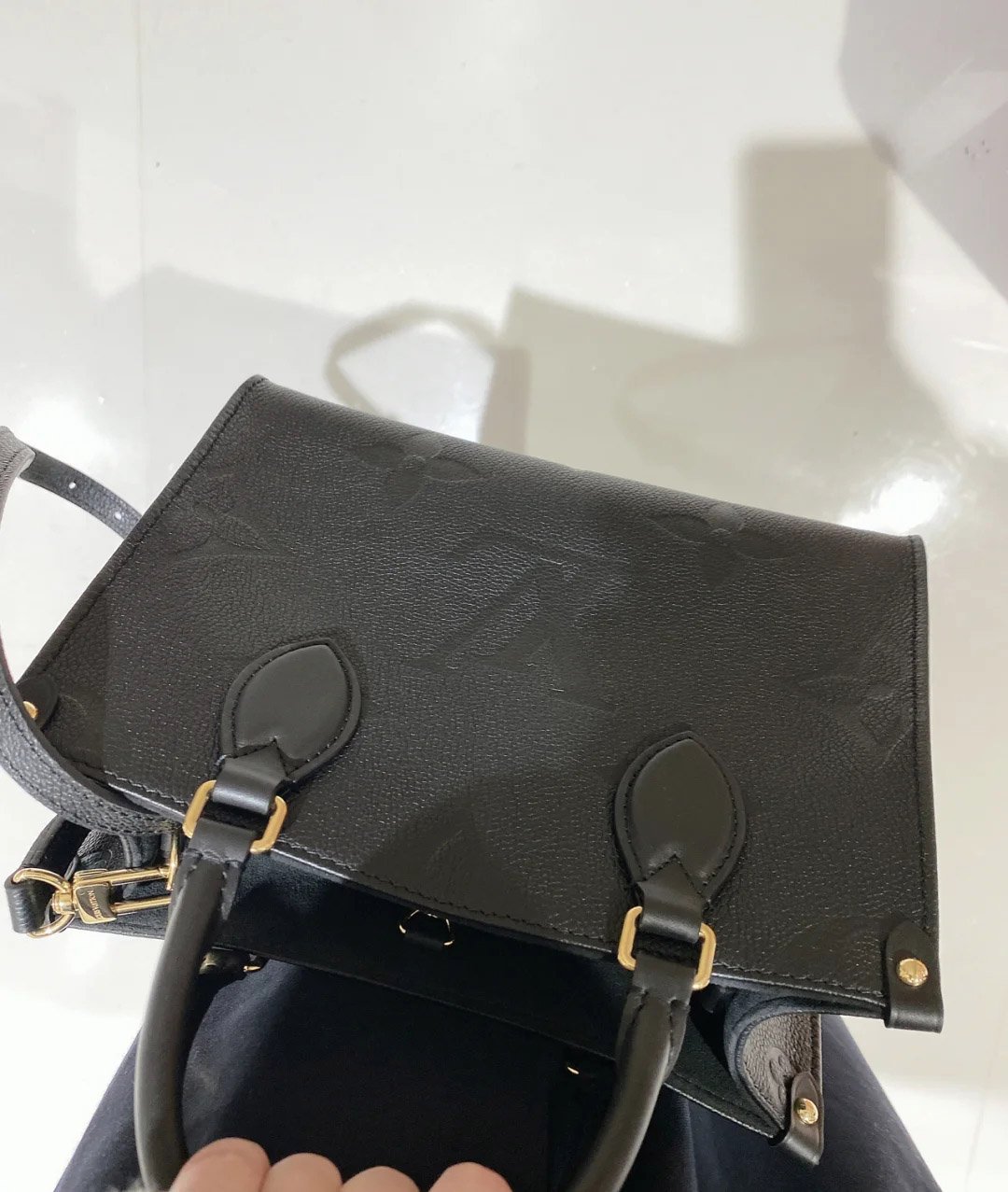 ルイヴィトン オンザゴーPM 偽物 トートバッグ ショルダー M45653