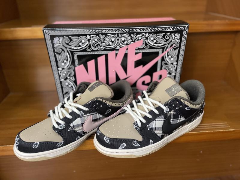 大人気コラボ！【ナイキ トラヴィス 偽物】 DUNK LOW×TRAVIS SCOTT コラボ入手困難トラビス ダンク ロー CT5053-001