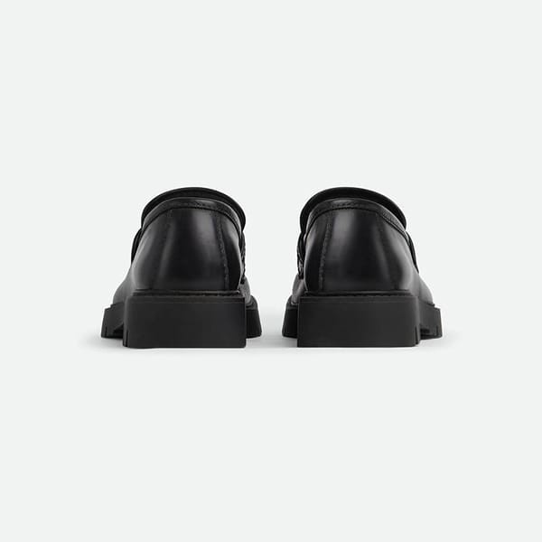 可愛いボッテガヴェネタ サドルストラップ レザーローファー コピー 2色 763711V2WT01000