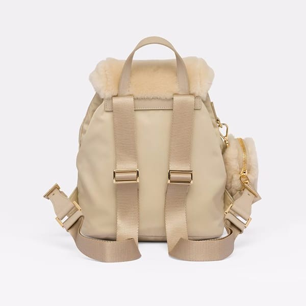 プラダ 偽物 トライアングル ロゴ Re-Nylon バックパック 1BZ074_K4D_F0F24_V_O1M