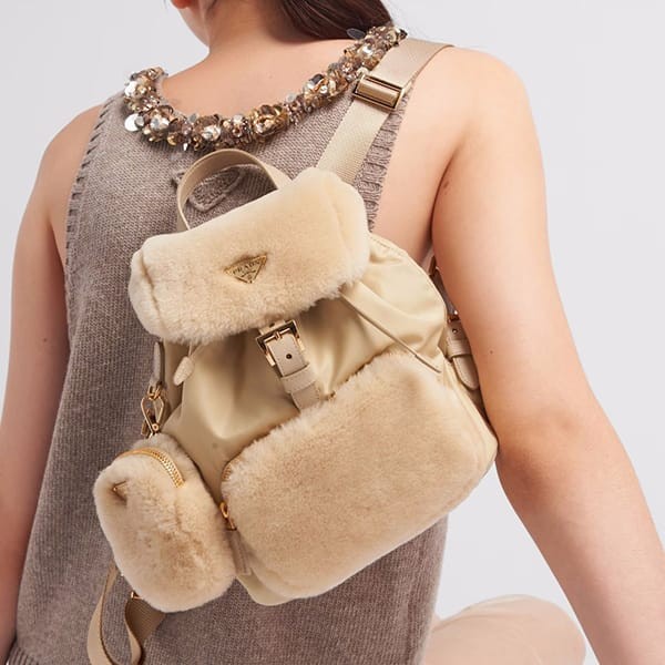 プラダ 偽物 トライアングル ロゴ Re-Nylon バックパック 1BZ074_K4D_F0F24_V_O1M