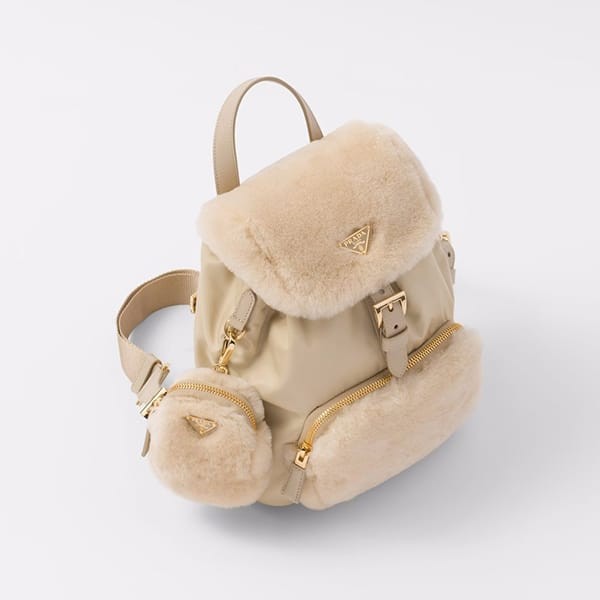 プラダ 偽物 トライアングル ロゴ Re-Nylon バックパック 1BZ074_K4D_F0F24_V_O1M