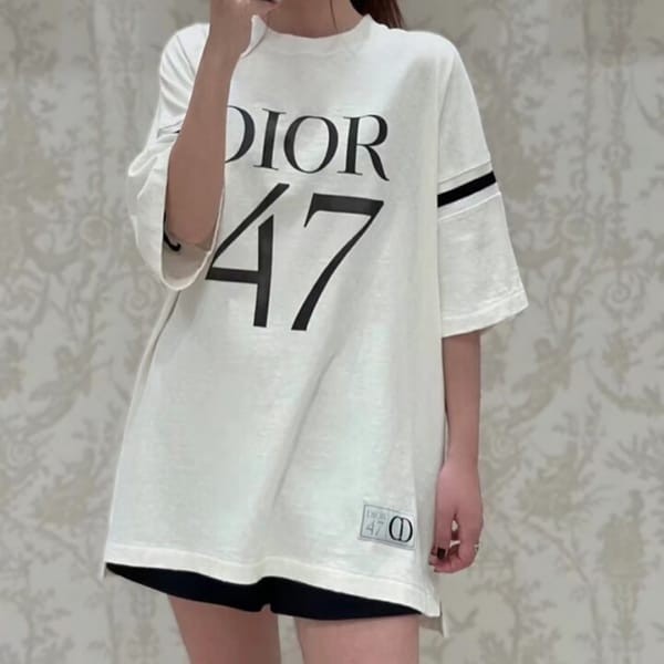【即発】ディオール Tシャツ 偽物 半袖 コットン 1947ラベル 3色 413J640A0849_C580