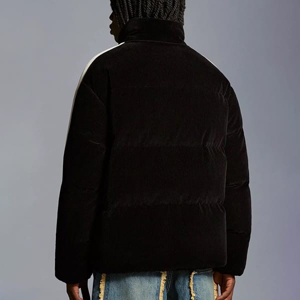 話題国内完売モンクレール X PALM ANGELS 偽物 RAMSAU ショートダウンジャケット I209L1A000
