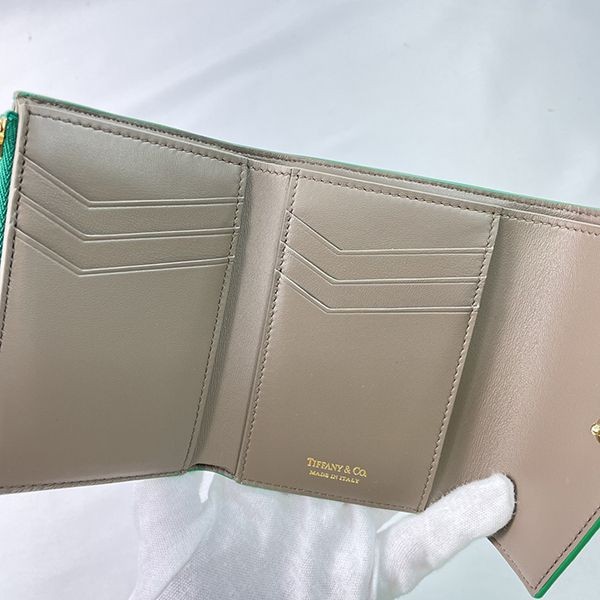 高級感溢れるティファニー Leather T Wallet レザー T 財布 エメラルド コピー