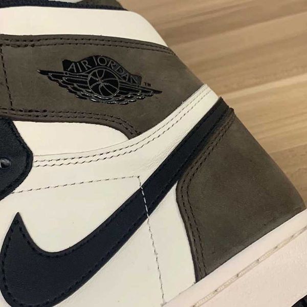 ナイキ エアジョーダン1 ダークモカ 偽物ハイ OG セイル/OG DARK MOCHA BLACK 555088-105