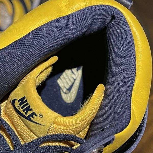 選べるお色クロムハーツ ダンク 偽物 ハイ   NIKE DUNK HI SP ミシガン SP order 032148