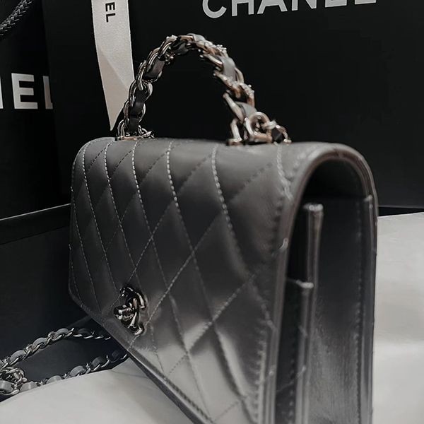 NEWカラー完売必須シャネル チェーンウォレット シャイニー AP3645 B14291 NR652