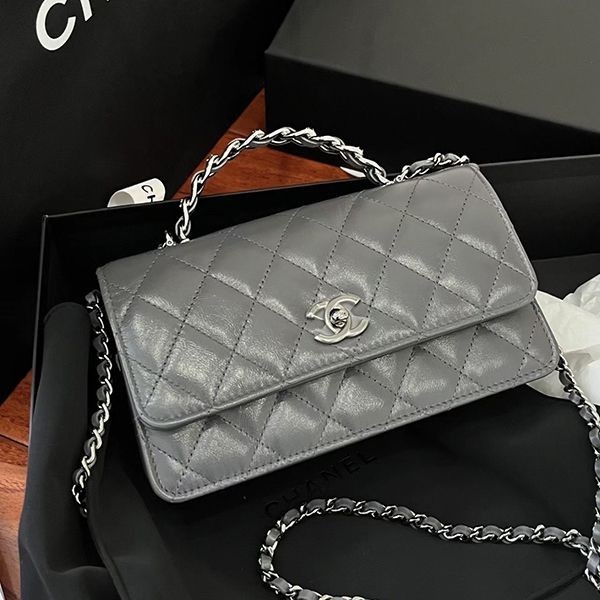 NEWカラー完売必須シャネル チェーンウォレット シャイニー AP3645 B14291 NR652