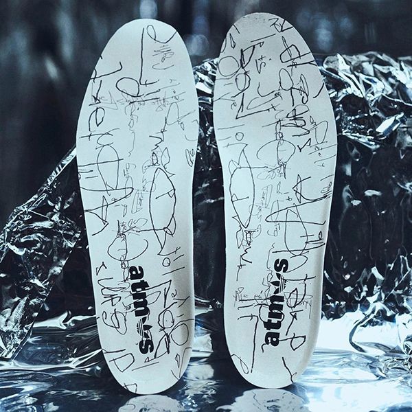 N級品アディダス × atmos × King Gnu 偽物 常田大希★世界で話題の逸足★H06346