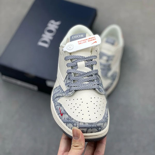 トラヴィス  x Fragment Design x エアジョーダン1  Low OG SP w24102901