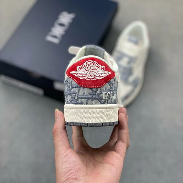 トラヴィス  x Fragment Design x エアジョーダン1  Low OG SP w24102901