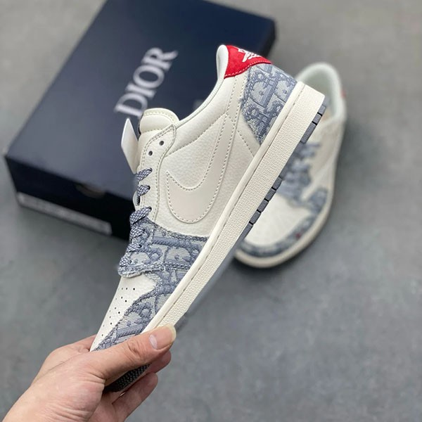 トラヴィス  x Fragment Design x エアジョーダン1  Low OG SP w24102901