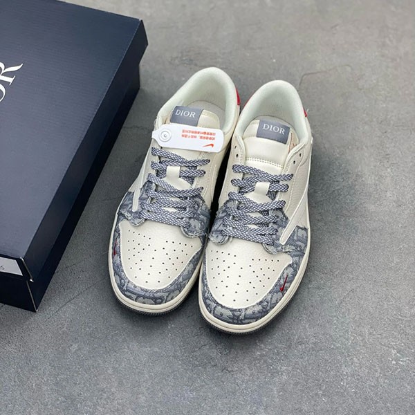 トラヴィス  x Fragment Design x エアジョーダン1  Low OG SP w24102901