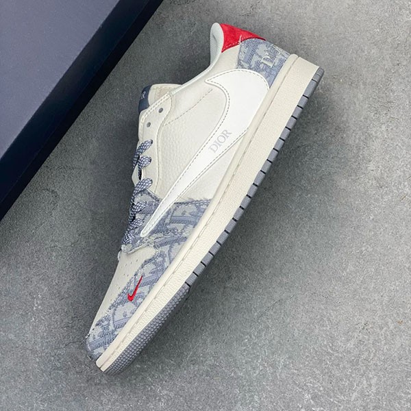 トラヴィス  x Fragment Design x エアジョーダン1  Low OG SP w24102901