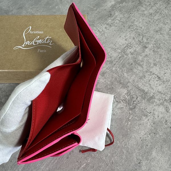 【ルブタン 】loubi54 コンパクトウォレット 偽物
