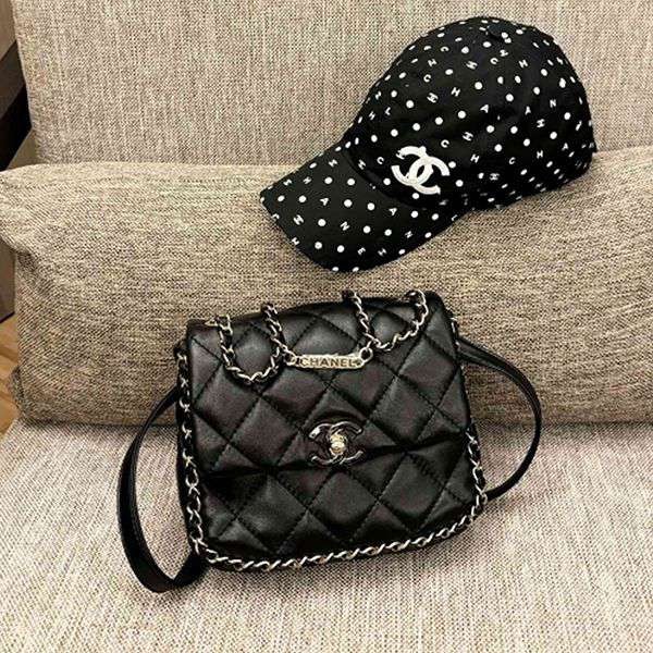 シャネル キャップ 偽物 ccロゴ《散りばめられたロゴにキュン♡》cc092711