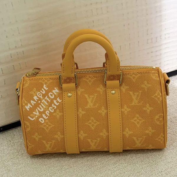 【上品さ際立つ】【肉球チャーム♪】ルイヴィトン キーポル・バンドリエール 25 偽物 m12684