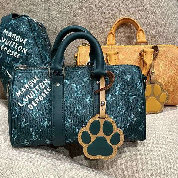 【上品さ際立つ】【肉球チャーム♪】ルイヴィトン キーポル・バンドリエール 25 偽物 m12684