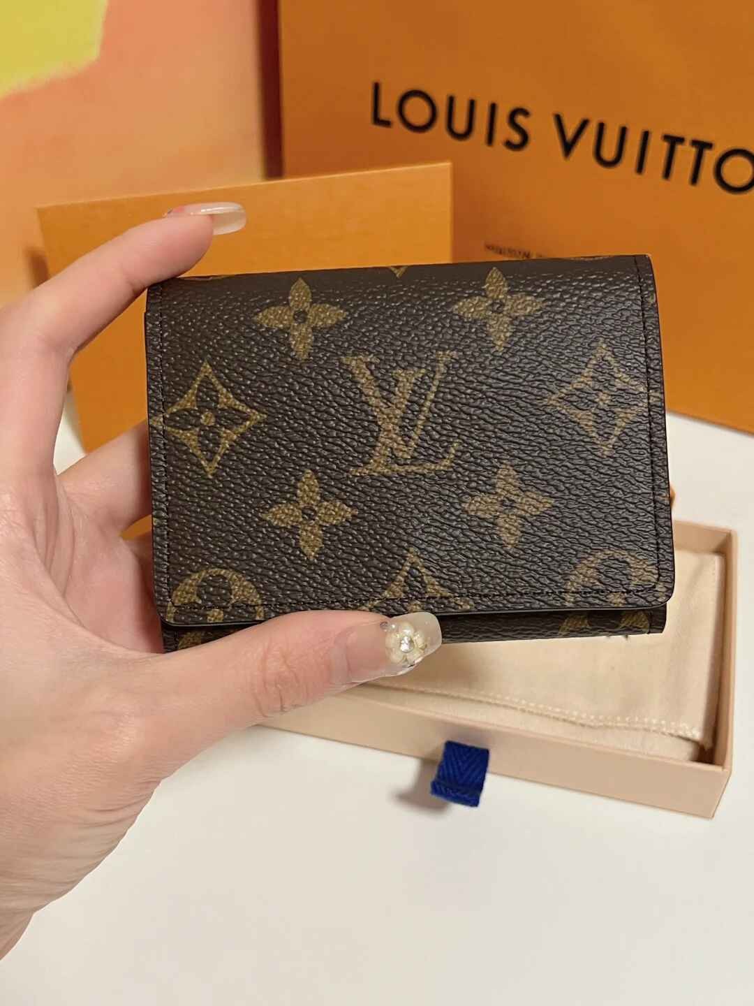 ルイヴィトン福袋 2025 バッグ・服・財布 豪華3点セット