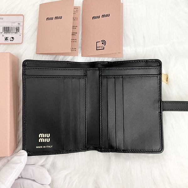 【ミュウミュウ】Compact Wallet ロゴベルト 三つ折り財布 5ML058