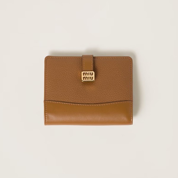 【限定カラー】ミュウミュウ 偽物 Compact Wallet ロゴベルト 三つ折り財布 4色 miu21154