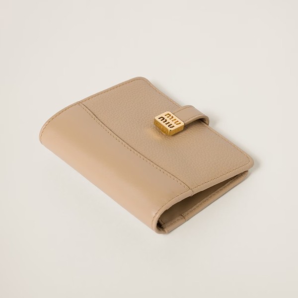 【限定カラー】ミュウミュウ 偽物 Compact Wallet ロゴベルト 三つ折り財布 4色 miu21154