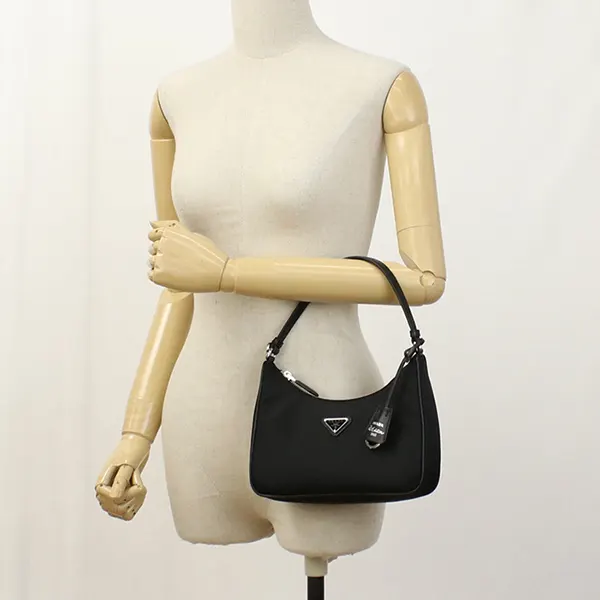 この上なく上品☆プラダ Re-Edition 2005 Re-Nylon ミニバッグ 1N204M