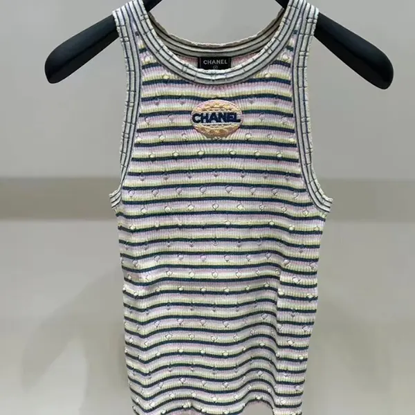 大人気のキュートさシャネル n級品 タンクトップ ロゴ P79241-K11451-NAFLD