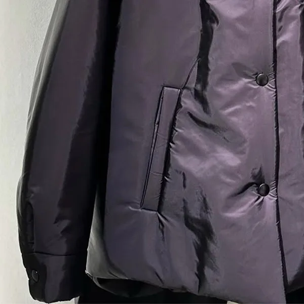 NEWカラー完売必須プラダ リナイロン 軽量 パデッドジャケット 偽物 ロゴ付 pd253282