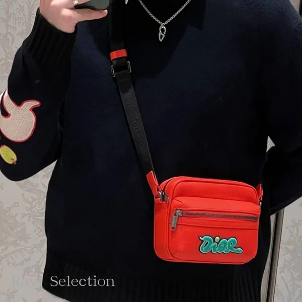 注目コラボ【ディオール】 AND KAWS ジップ バック 偽物 ミニ 2ESWS034OYY_H958