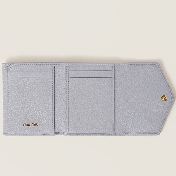 待望の再入荷ミュウミュウ 偽物 ヴィッテロダイノレザーフラップ付 折り財布 5MH043_2DT7_F0009