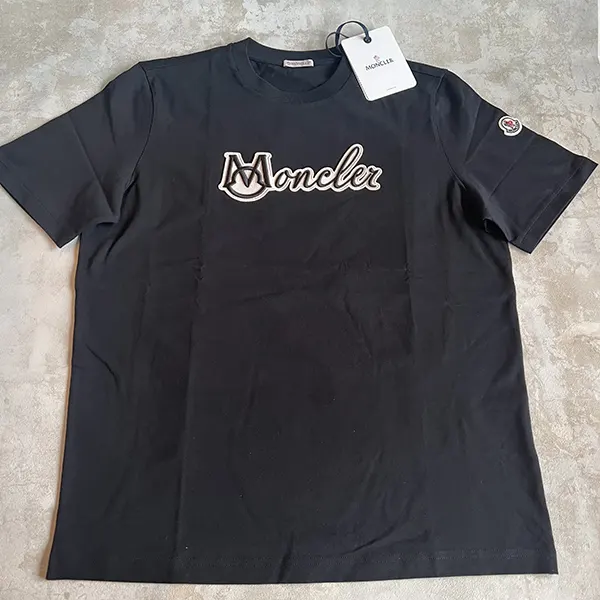 【コーデを格上げ】モンクレール 刺繍ロゴパッチ Tシャツ 偽物 半袖 K10918C0001189AJS999