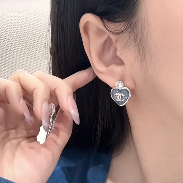 【25 P】ころんと可愛いハート シャネル ピアス 偽物♡ココマークシルバー ABF524