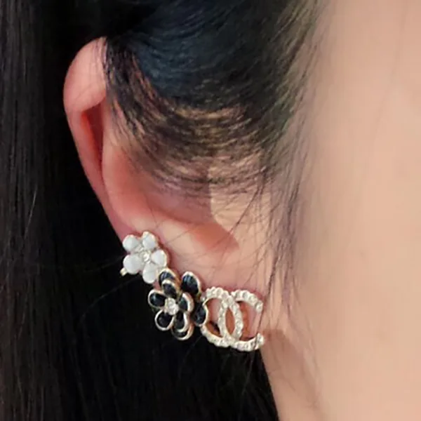 【即発】お耳を包み込むお花がかわいい♡華やぐ25P シャネル ピアス パチモン cc25481
