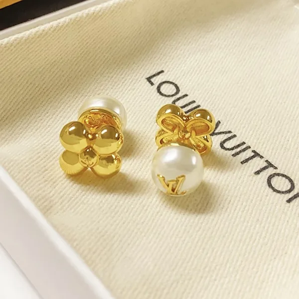 【追跡付き発送で安心】ルイヴィトン パール ピアス スーパーコピー M02000