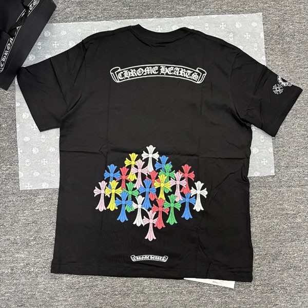 目を惹くカラー★クロムハーツ★アノ人気Tシャツ コピーの新デザイン！
