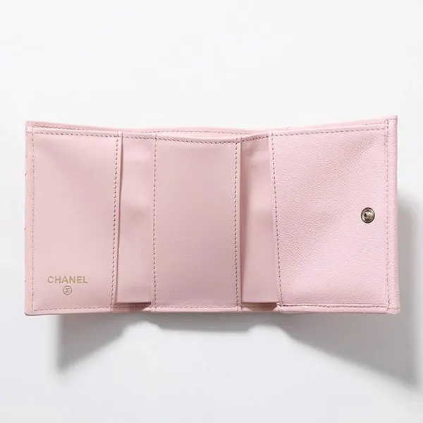 シャネル 偽物♡三つ折り財布 キルティングレザー AP0230 Y33352