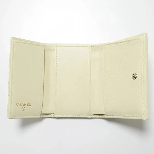 シャネル 偽物♡三つ折り財布 キルティングレザー AP0230 Y33352