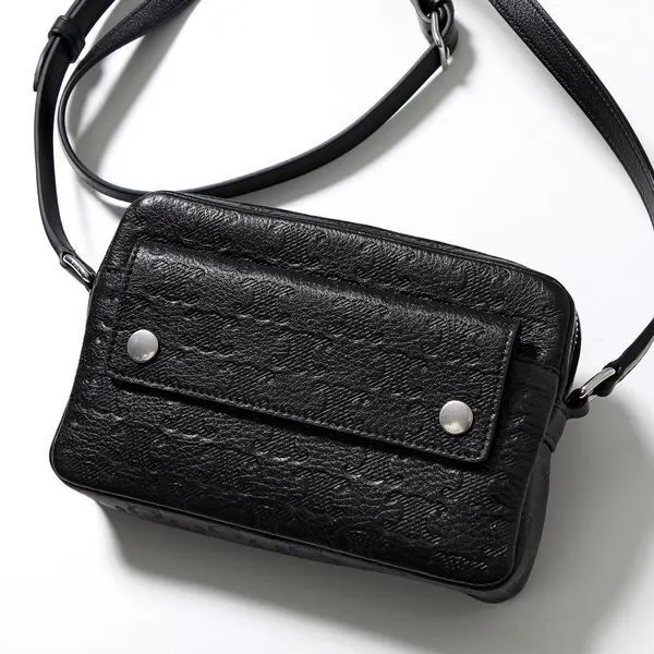 【VIPセールで入荷！】セリーヌ ミニ カメラバッグ トリオンフ エンボス加工 119243GDW