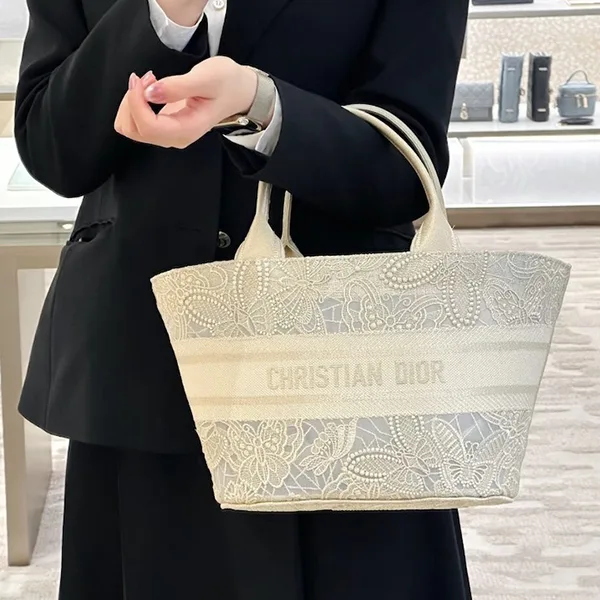 完売必至のカラーディオール ハットバスケットバッグ コピー M1328CESB01EU