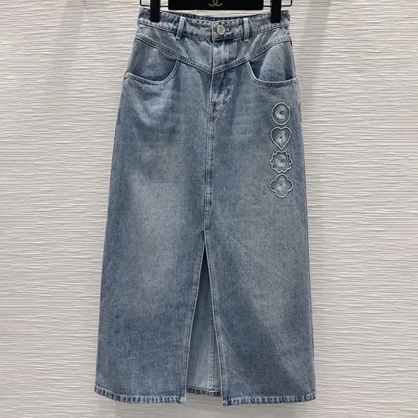 ユニークなデザインバカンスから普段使いまでココビーチ シャネル デニムスカート 偽物 cc257262