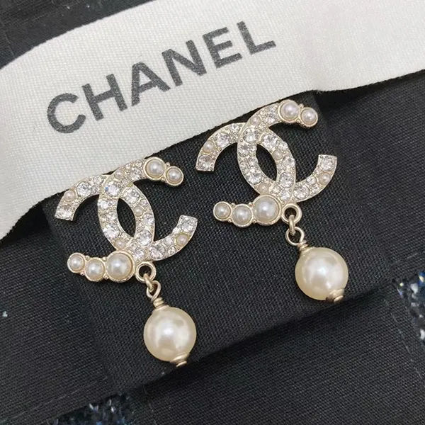 人気アイコン！即発送シャネル CCロゴ パールピアス コピー 揺れアクセ AB5737 B04938 NB264