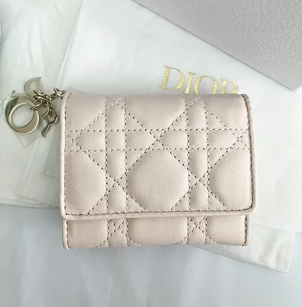 ディオール 偽物 ラムスキン バイカラー財布 Compact Wallet S0181ONIW