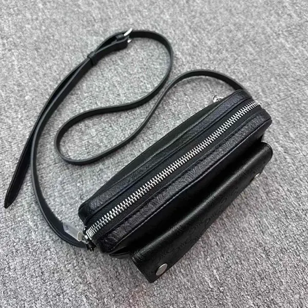【VIPセールで入荷！】セリーヌ ミニ カメラバッグ トリオンフ エンボス加工 119243GDW