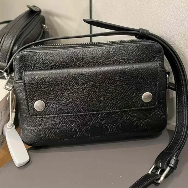 【VIPセールで入荷！】セリーヌ ミニ カメラバッグ トリオンフ エンボス加工 119243GDW