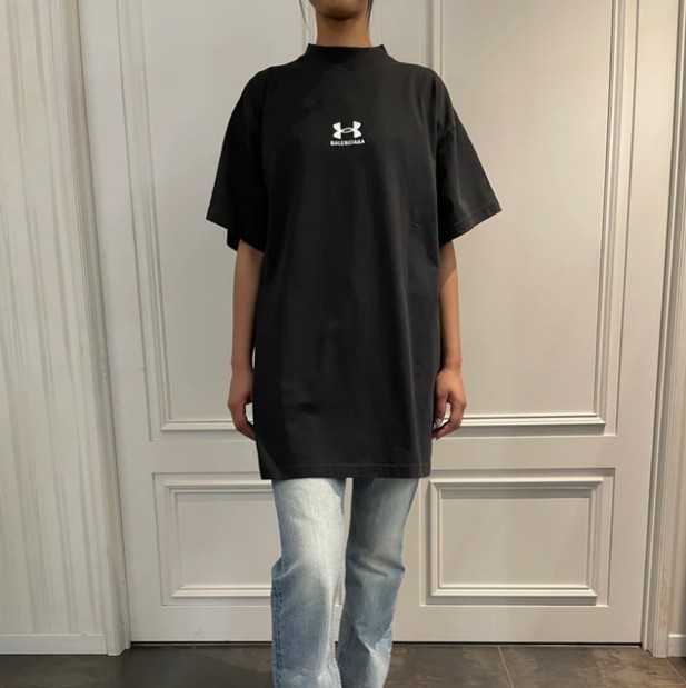 バレンシアガ スーパーコピー アンダーアーマー Tシャツ 787349TRVB7